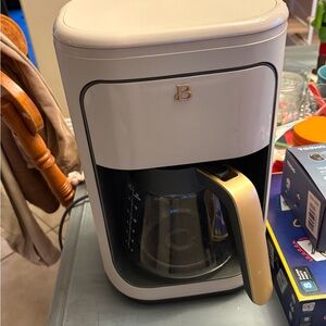 Coffee Maker - Cream and lack